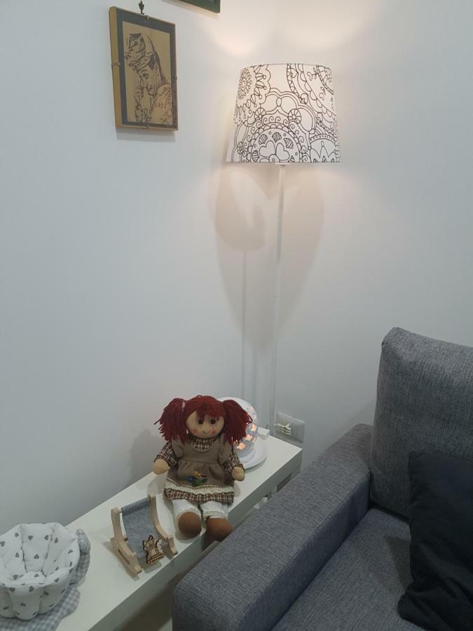 Small Bedroom Vomero'S Napoli Bagian luar foto